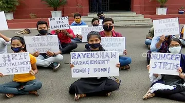 Ravenshaw University Students Protest Demanding Reduction Of Self Financing Course Fees