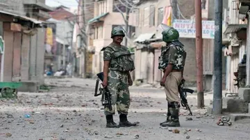 2 policemen killed in militant attack in J&K's Pulwama