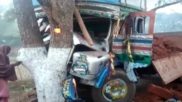 5 killed in truck-auto collision in Puri