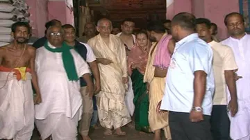 Puri king, family offer prayers at Lord Jagannath Temple