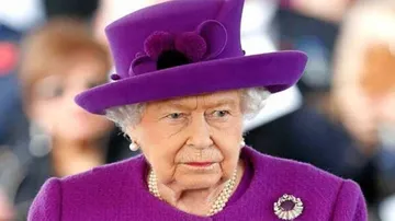 Queen Calls Emergency Family Meeting Over Harry-Meghan Crisis