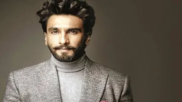 Ranveer Singh Sharing Space With Deepika, Vijay Deverakonda & Vijay Sethupati? (Watch)