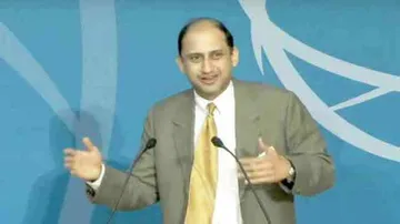 RBI Deputy Governor Viral Acharya resigns