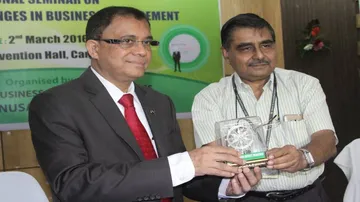 Removal of constraints must for fiscal growth: RBI Dy Governor