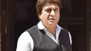 Raj Babbar offers to quit, owns moral responsibility
