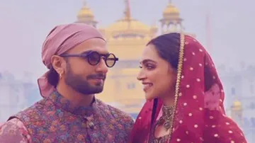 Ranveer Singh Takes Out Extra Time To Be With Deepika Padukone As She Shuttles Between Taj Hotel and Alibaug