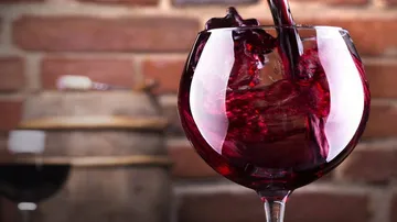 Sipping red wine may ward off your gum disease