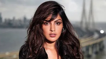 Rhea Chakraborty Faces Wrath Of SSR Fans; Gets Annoyed At Airport | WATCH