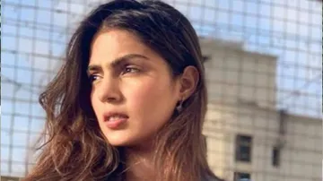 Quote on Rhea Chakraborty's Shirt Raises Speculations Yet Again!
