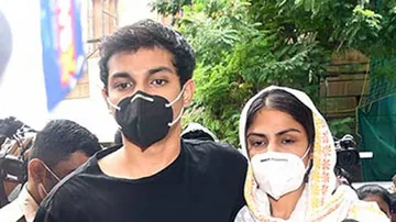 Sushant Case: CBI Interrogates Rhea Chakraborty & Brother For 3rd Consecutive Day