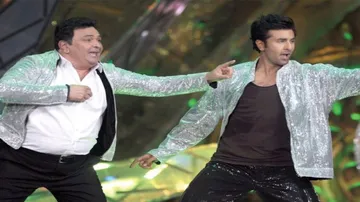 Rishi Kapoor's Birth Anniversary: Watch Father and Son Ranbir Kapoor Dancing as Monty and Neetu Kapoor's  Awestruck Expressions