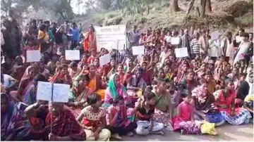 Locals hit streets demanding road in Daringbadi