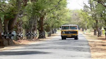 Centre to spend Rs 11,000 cr on roads in Naxal-affected districts