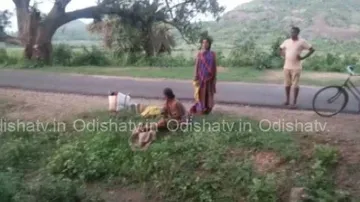 Woman delivers on road side after asked to ‘go back’ by docs