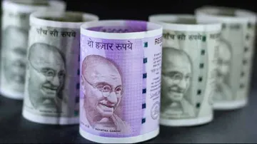 Rupee rises 20 paise to 74.04 against US dollar in early trade