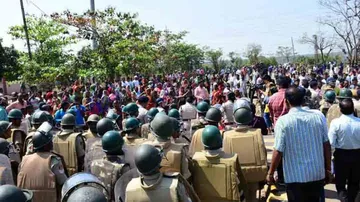 Salia Sahi Slum Dwellers In Bhubaneswar Oppose Eviction