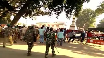 Police lathicharge 108 ambulance workers in Sambalpur