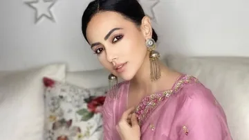 Sana Khan Ties A Knot With Surat Based Mufti Anas After Quitting Showbiz