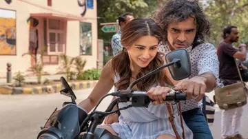 Sara Ali Khan Is On Trial And Error Learning Bike Ride With Imtiaz Ali (Check)