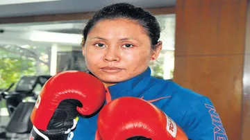 Sarita, Sonia reach semis of boxing Nationals