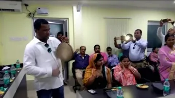 Sarpanch in Odisha beats gong to register protest