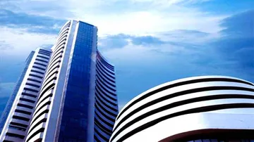 Sensex Down 218 Pts, RIL Up 9%