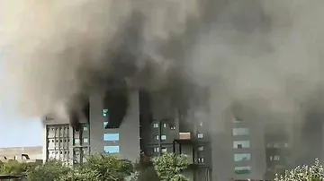 5 killed In Serum Institute Plant Fire, Covid Vaccine Safe