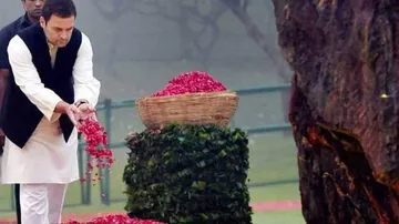 Modi, Rahul pay tributes to Indira Gandhi on birth anniversary