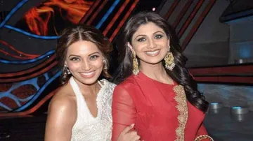 Bipasha Basu Shares 7-Step Safety Measures Against Coronavirus, Shilpa Shetty’s Immunity-Boosting Khichdi Recipe (Watch)