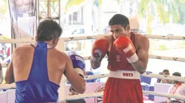 Shiva Thapa, Hussamuddin win gold at boxing nationals
