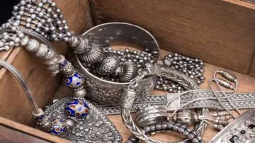 Police seize 3.15 quintal silver ornaments in Berhampur