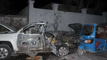 17 killed in Somalia restaurants attacks