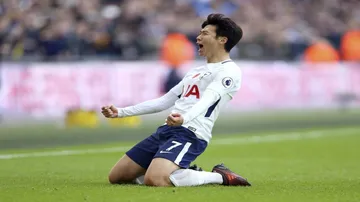 Tottenham beat Huddersfield 2-0
