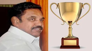 TN CM presents cash awards to sports persons