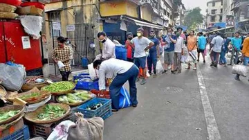 COVID19 Lockdown: Govt To Lift 'Restrictions' On 15 Industries, Street Vendors