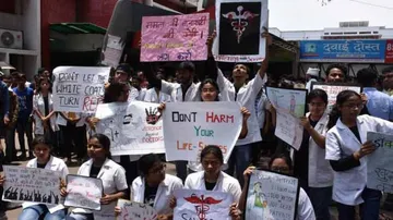 Striking doctors reject Mamata's call for talks