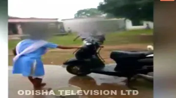School teacher suspended for making students wash her vehicle
