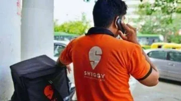 Jugaad! Bengaluru man hires Swiggy delivery boy to handle his complaint in Apple store