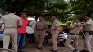 Doctor thrashed by traffic constables for not wearing helmet