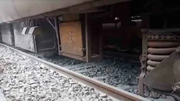 Smoke in Villupuram-Kharagpur Express creates panic, passengers safe