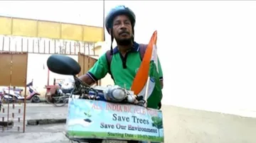 Kolkata man on bicycle reaches Puri to promote tree plantation