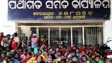 Women lock up block office in Keonjhar over PDS irregularities