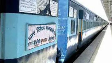 Thar link Express returns from Pak with 165 passengers