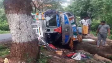 One killed, 6 injured as truck skids off road in Ganjam