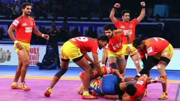 Gujarat thwart UP's late fightback to enter PKL-6 final
