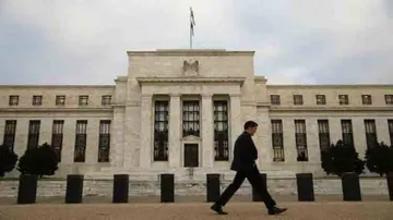 US Fed to continue gradual rate hikes to manage potential risks