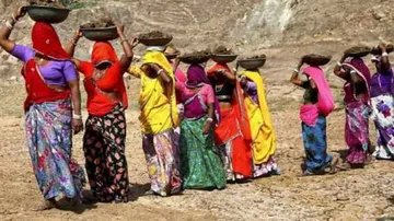 Wages rise under MGNREGA with EC endorsement