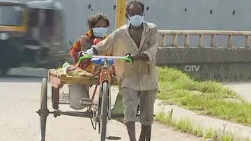 Man Carries Ailing Wife For 90 KM On Hired Trolley Rickshaw!