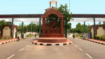 Utkal University students take out rally to spread peace