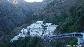 Vaishno Devi yatra remains suspended due to forest fire